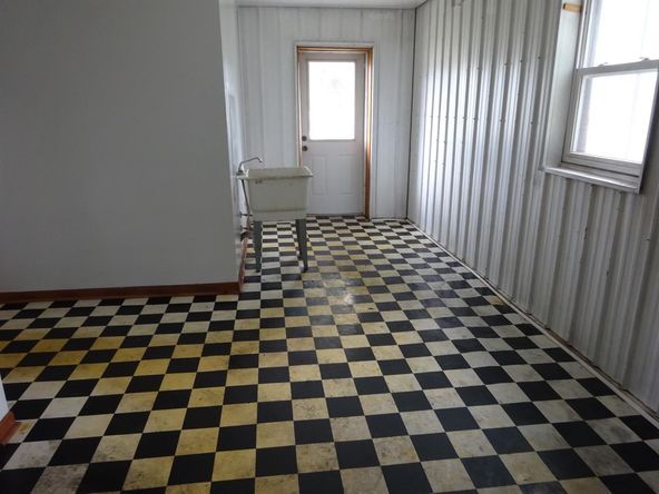 103 N Main St, Wanatah, IN 46390